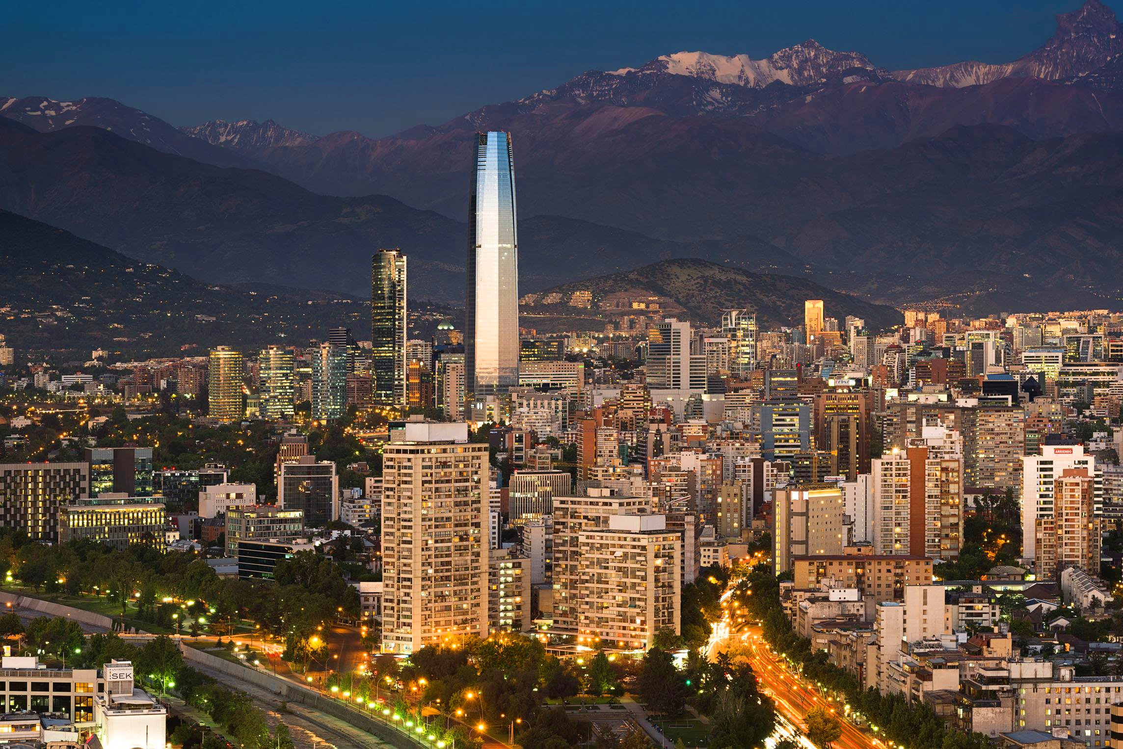智利-圣地亚哥-城市鸟瞰-傍晚.jpg