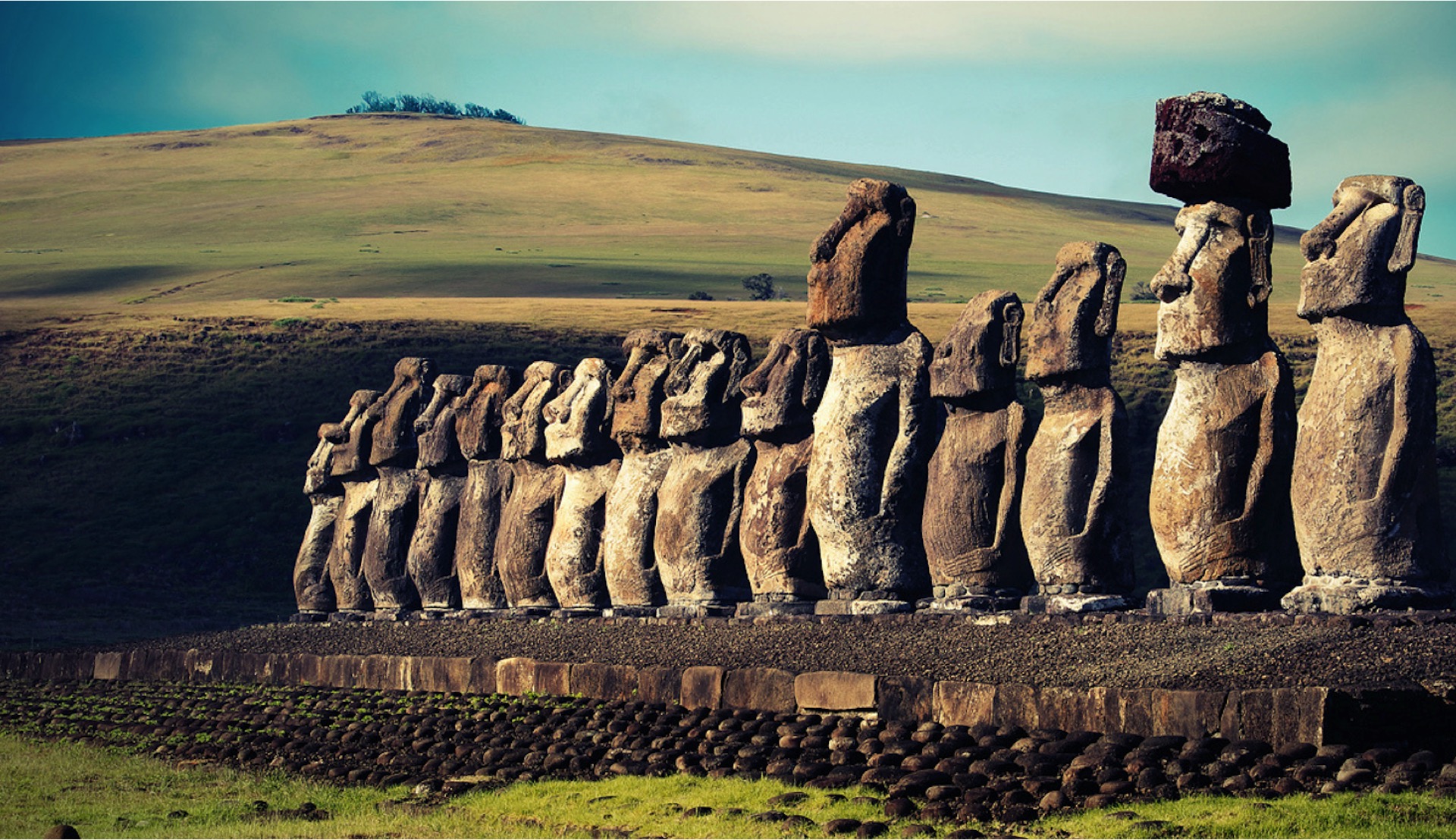 与世隔绝的复活节岛，一千多尊巨大石像，是外星人建造的？